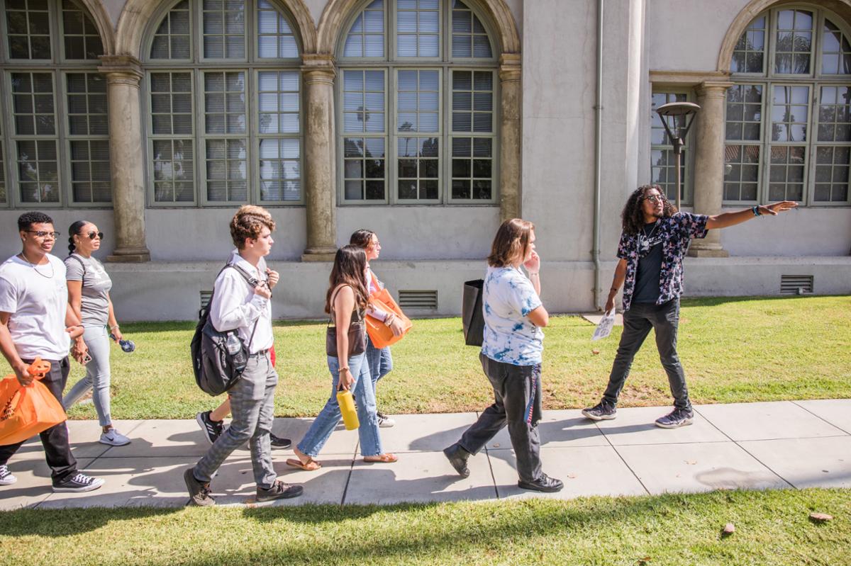 campus tour guides