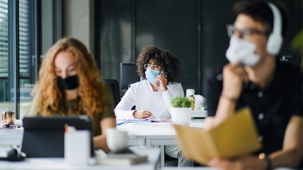 people at different tables studying